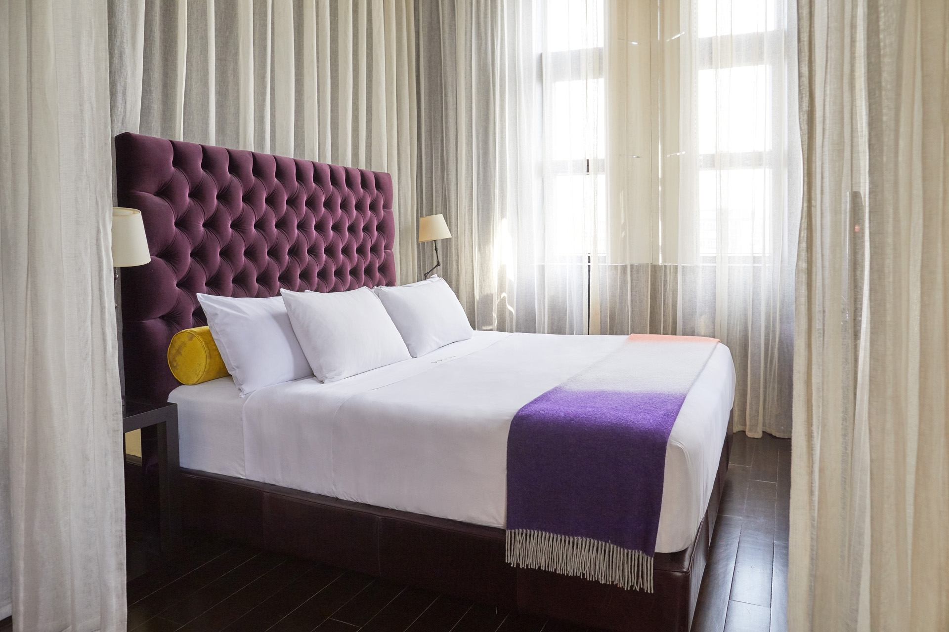 Hotel St. Paul - Suite - Deluxe King - Black Suite