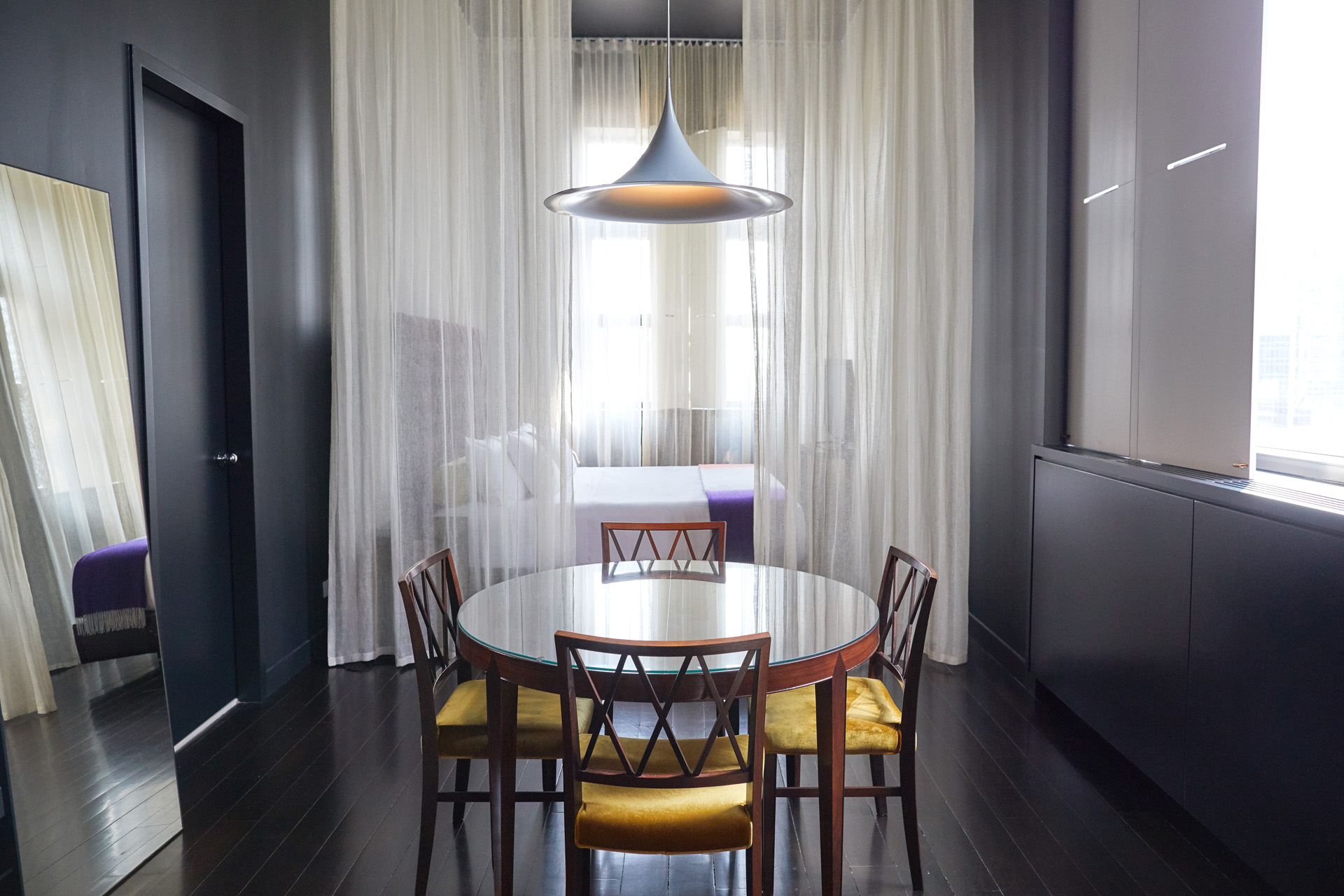 Hotel St. Paul - Suite - Deluxe King - Black Suite